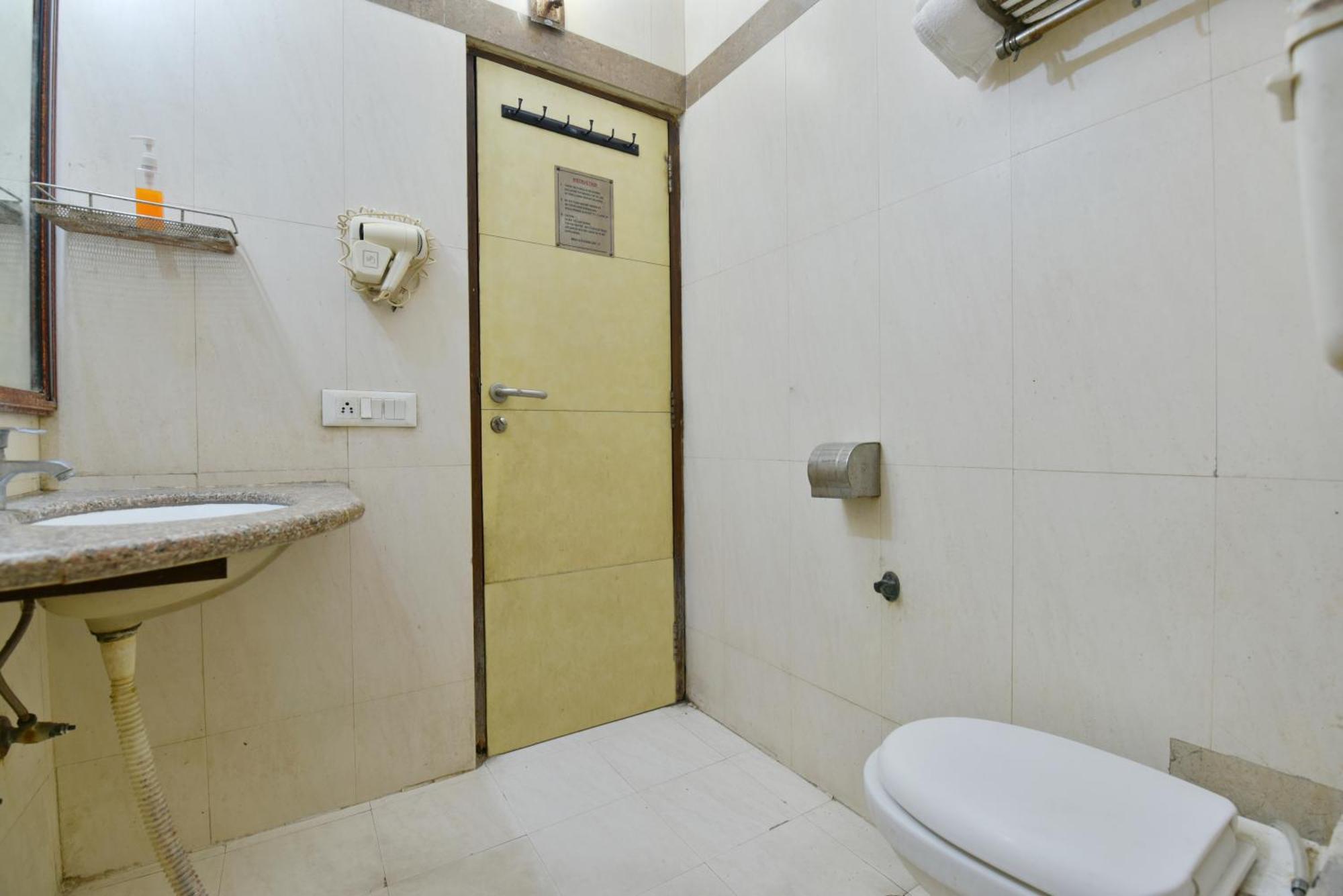 Family Spot Hotel New Delhi Buitenkant foto