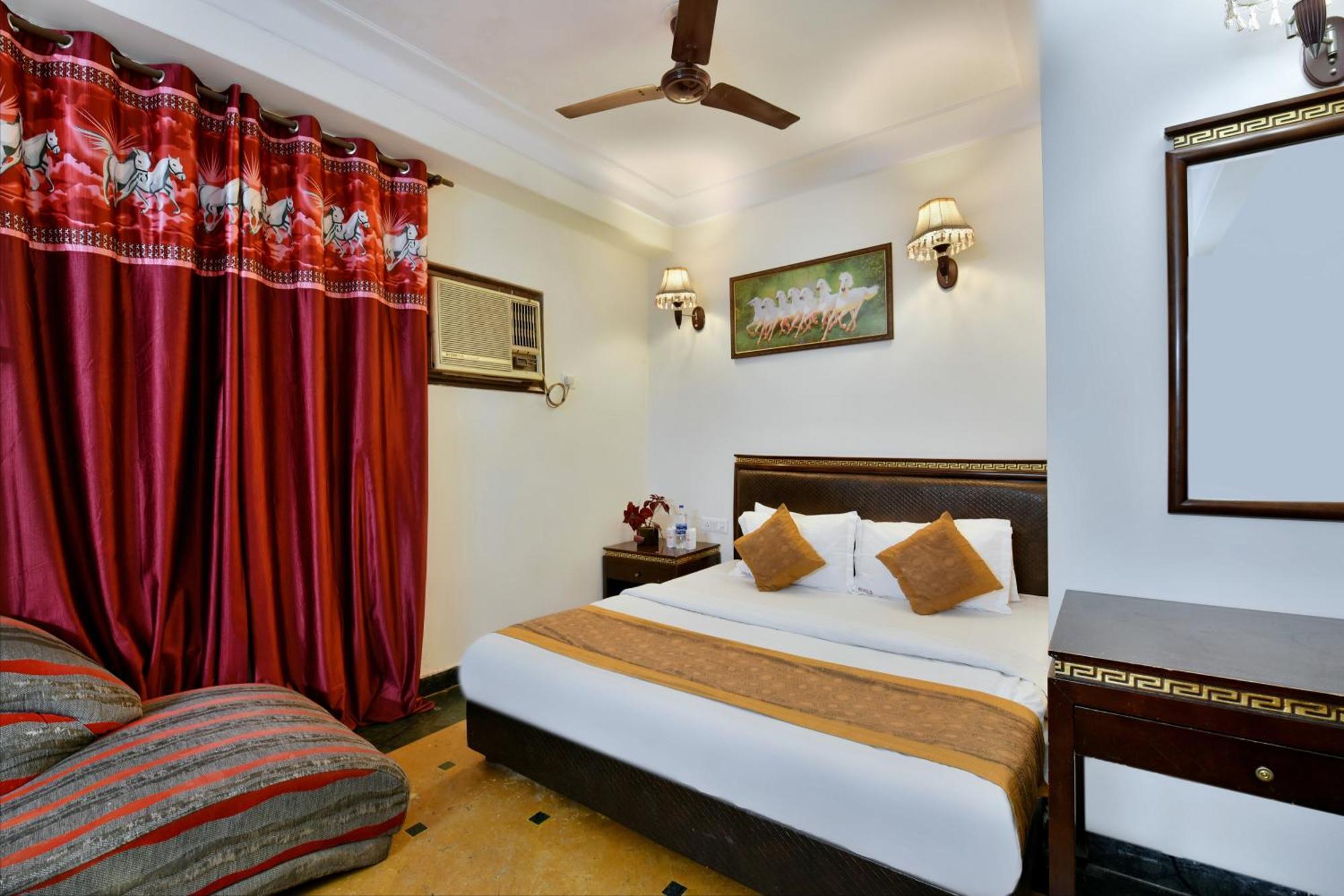 Family Spot Hotel New Delhi Buitenkant foto