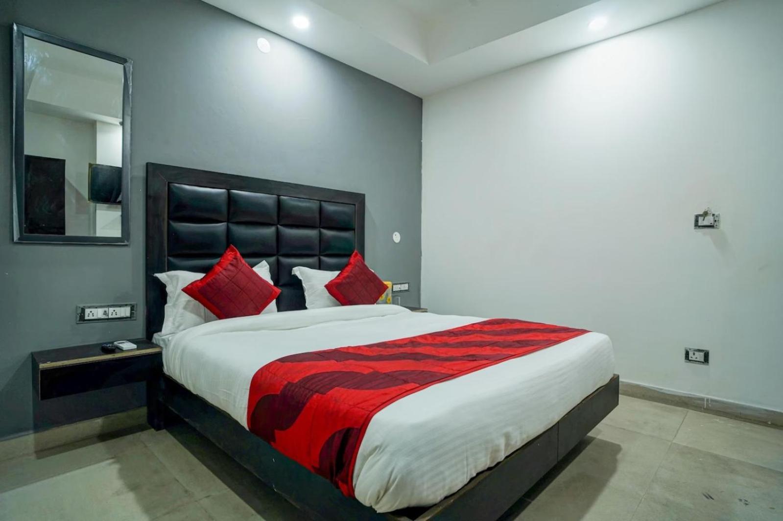 Family Spot Hotel New Delhi Buitenkant foto