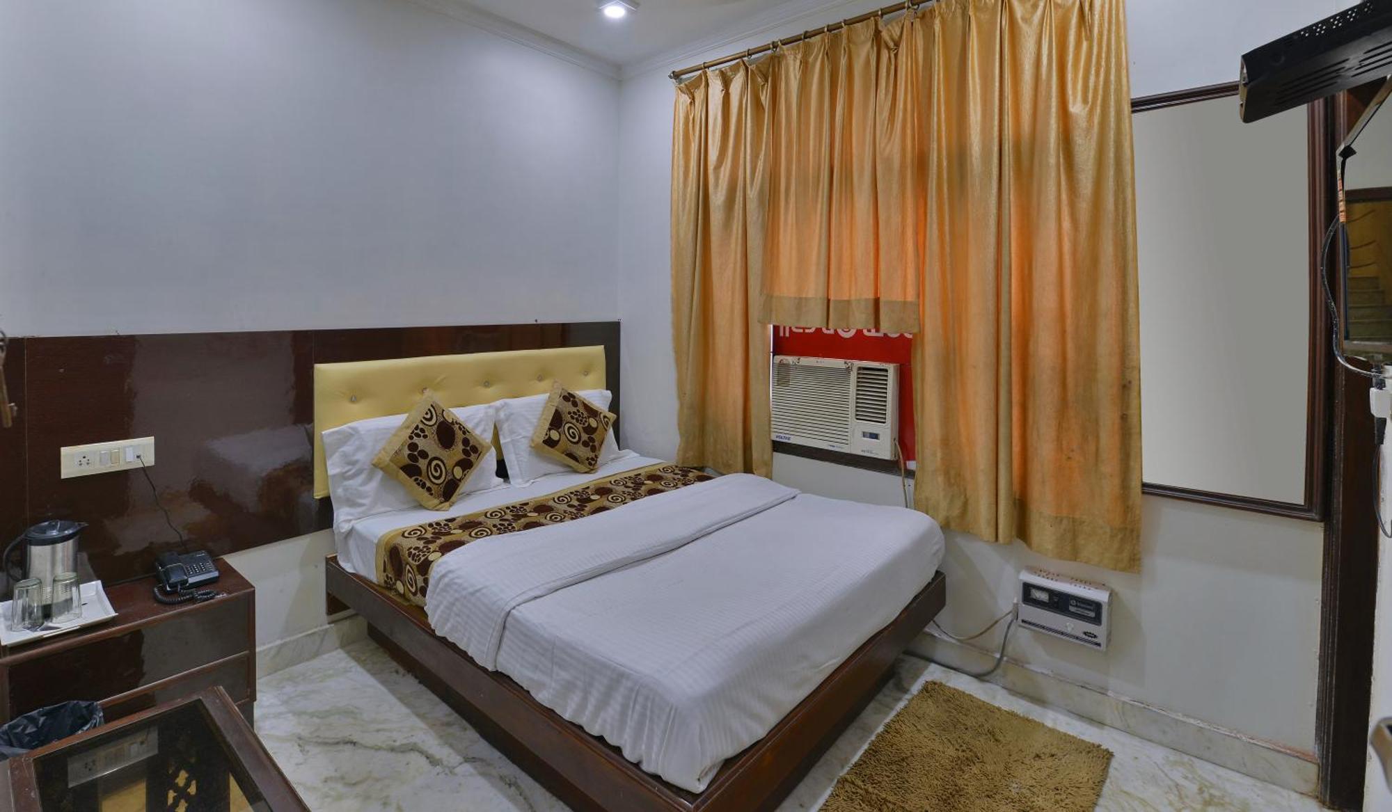Family Spot Hotel New Delhi Buitenkant foto