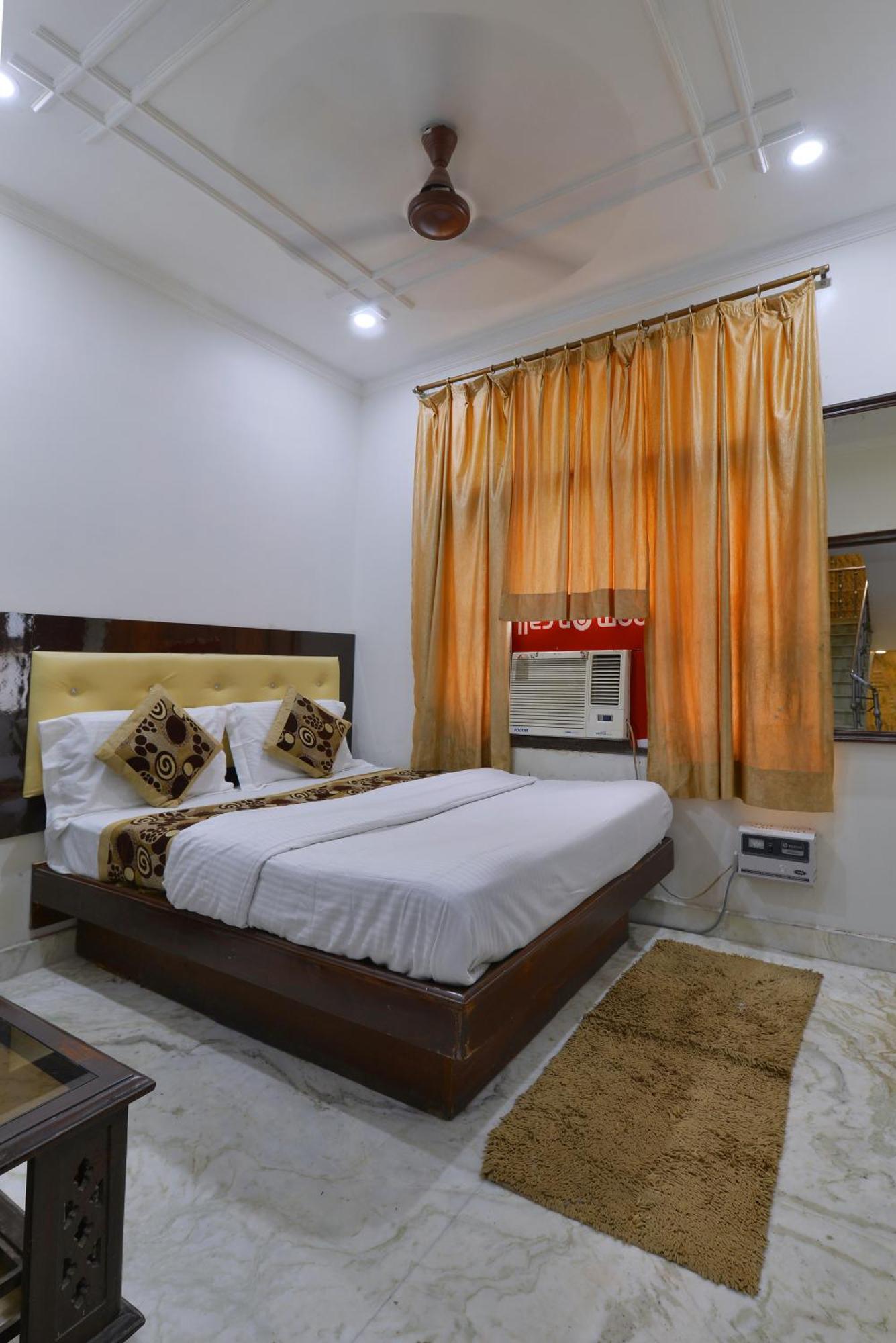 Family Spot Hotel New Delhi Buitenkant foto