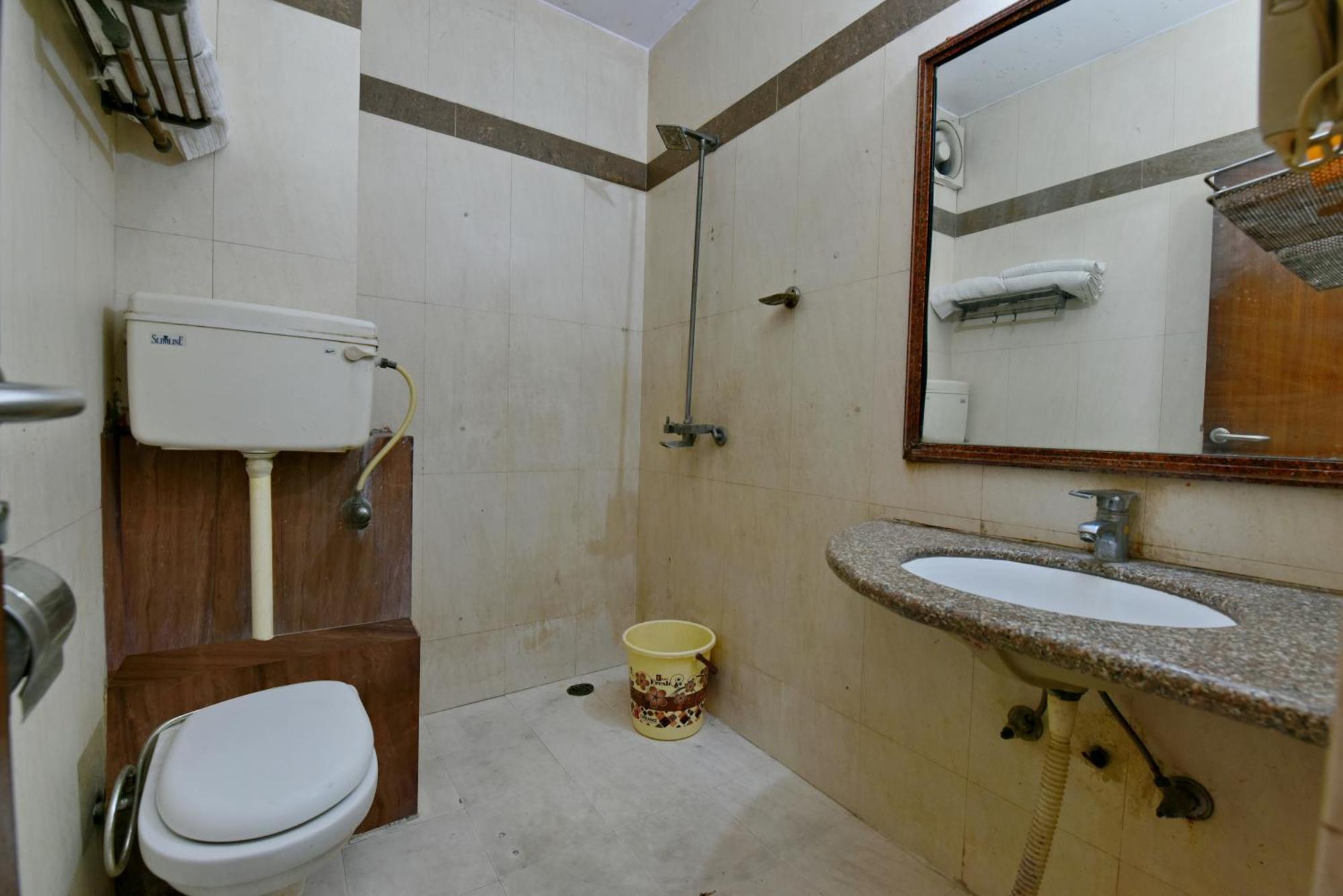Family Spot Hotel New Delhi Buitenkant foto